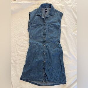 Sleeveless Gap denim dress sz M